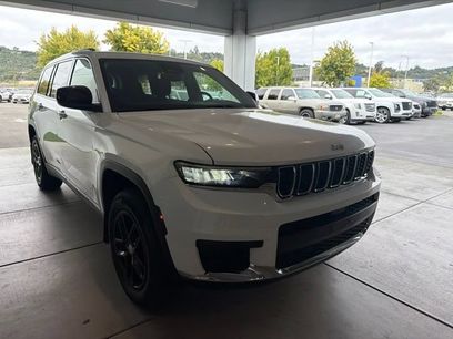 Used 2023 Jeep Grand Cherokee L Laredo
