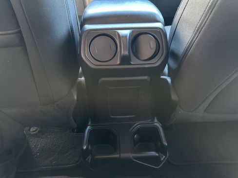 Used 2020 Jeep Wrangler Sport AWD/4WD image 31
