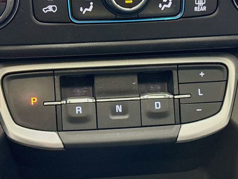 Certified 2024 GMC Terrain SLT w/ Infotainment Package II image 21