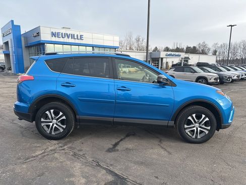 Used 2017 Toyota RAV4 LE image 2
