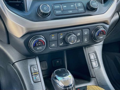Used 2019 GMC Acadia Denali w/ Technology Package AWD/4WD image 16