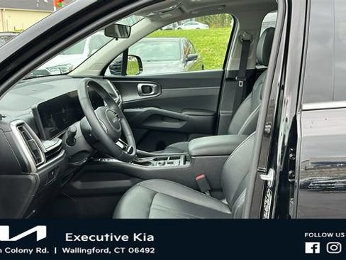 Certified 2024 Kia Sorento S w/ Panoramic Sunroof Package AWD/4WD image 9