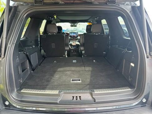 Used 2024 Lincoln Navigator Premiere AWD/4WD image 11