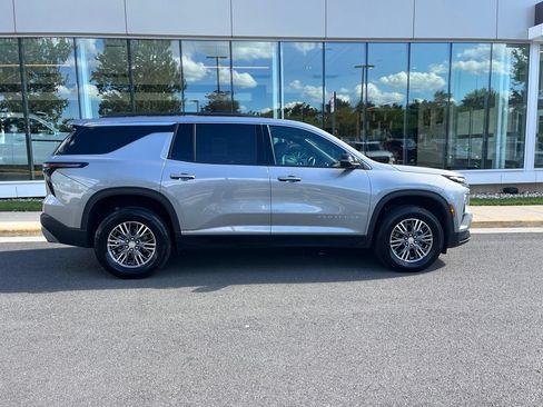 Used 2026 Chevrolet Traverse LT AWD/4WD image 9