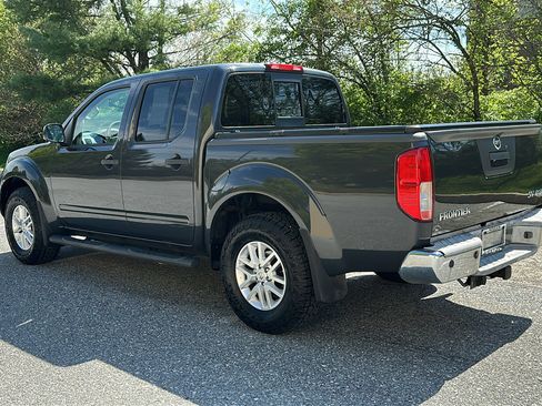 Used 2015 Nissan Frontier SV w/ SV Value Truck Package AWD/4WD image 8
