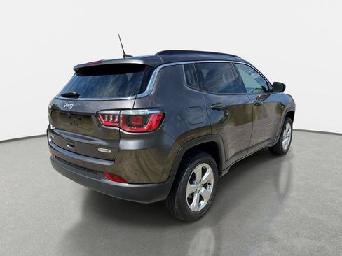 Used 2019 Jeep Compass Latitude w/ Popular Equipment Group AWD/4WD image 4