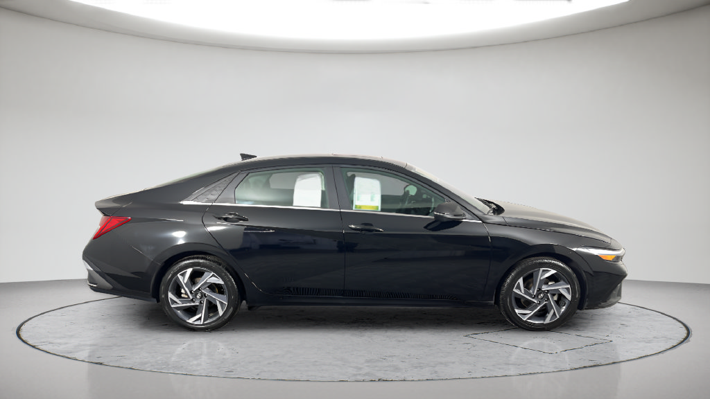 Used 2024 Hyundai Elantra Limited FWD image 7