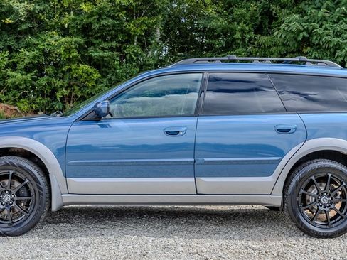 Used 2009 Subaru Outback 2.5i Limited w/ Popular Equipment Group 1C AWD/4WD image 2