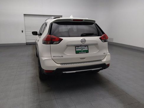 Used 2017 Nissan Rogue SV FWD image 6