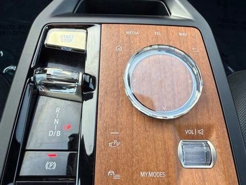 Used 2022 BMW iX xDrive50 w/ Premium Package image 33