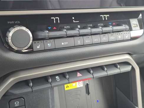 Used 2024 Toyota Tundra Limited image 22