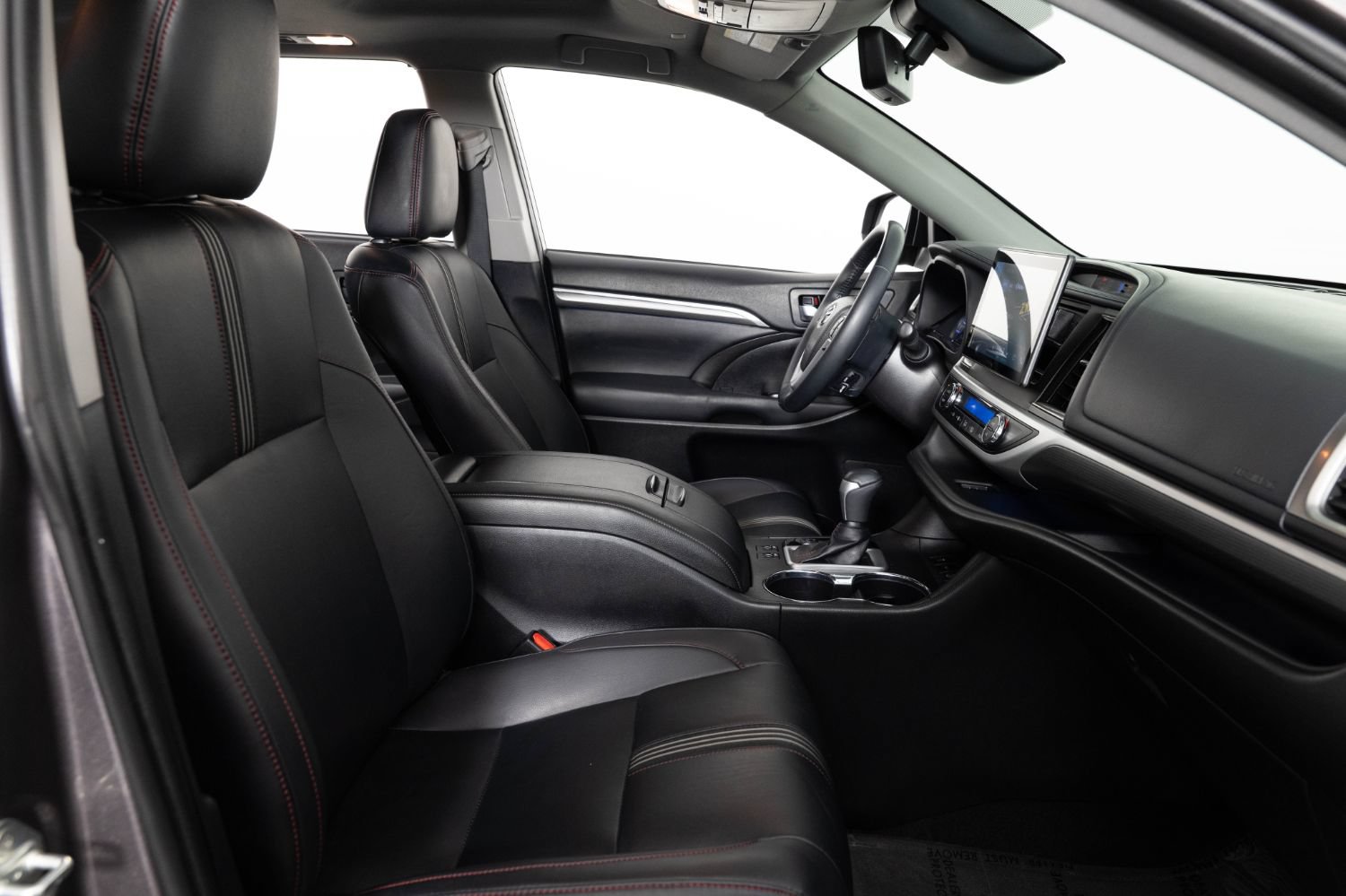 Used 2019 Toyota Highlander SE AWD/4WD image 29