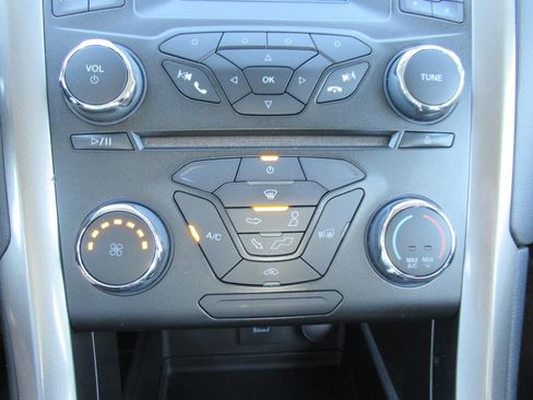 Used 2018 Ford Fusion SE FWD image 26
