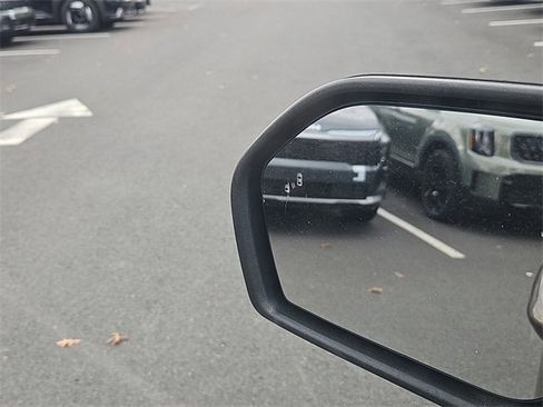 Used 2021 Ford Explorer XLT w/ Equipment Group 202A image 22