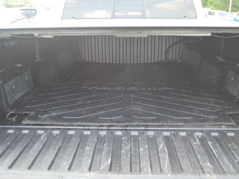 Used 2016 Toyota Tacoma TRD Sport w/ Towing Package RWD image 7