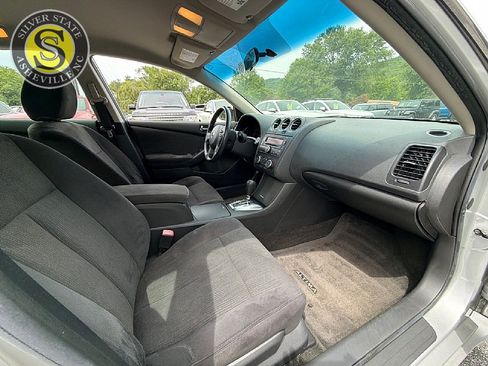 Used 2011 Nissan Altima 2.5 S FWD image 15