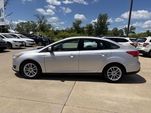 Used 2017 Ford Focus SE FWD image 5