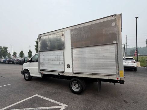 Used 2016 Chevrolet Express 4500 RWD image 20