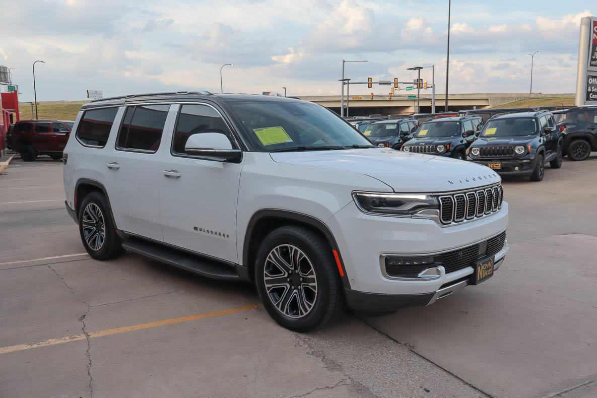 Used 2022 Jeep Wagoneer Series III w/ Flexible Seating Group AWD/4WD image 4