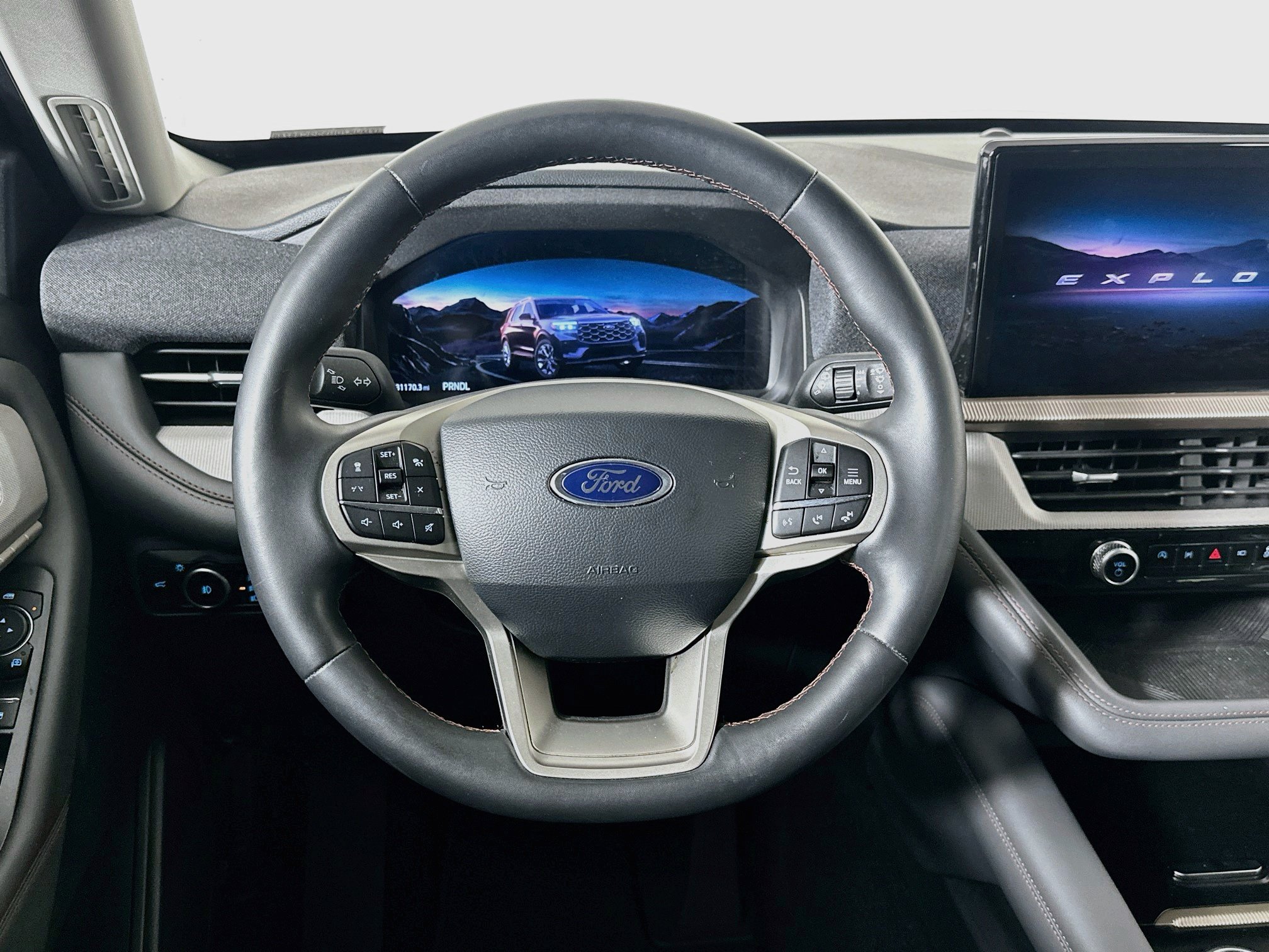 Used 2025 Ford Explorer Active w/ Active Comfort Package RWD image 17