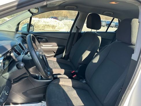 Used 2018 Chevrolet Trax LS image 13