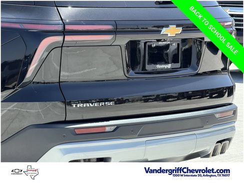 Used 2026 Chevrolet Traverse LT FWD image 6