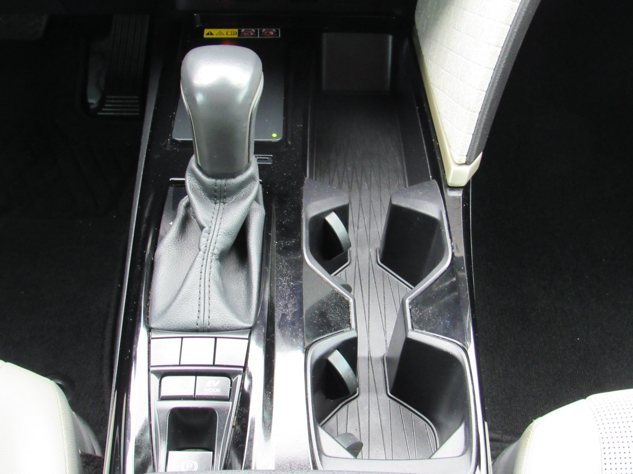 Used 2025 Toyota Camry XLE FWD image 34