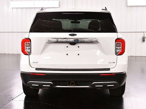Used 2020 Ford Explorer XLT w/ Equipment Group 202A AWD/4WD image 6