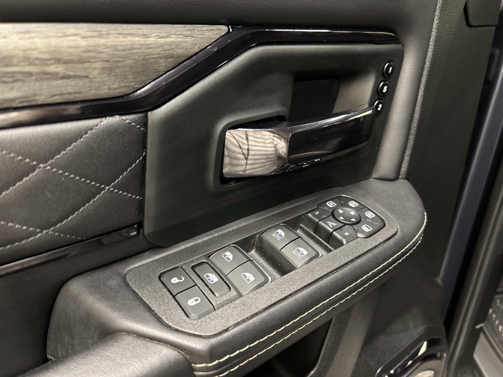 Used 2025 RAM 3500 Limited AWD/4WD image 28