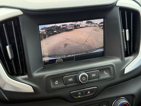 Used 2024 GMC Terrain SLE w/ Driver Convenience Package image 21