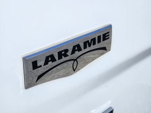 Used 2018 RAM 1500 Laramie w/ Convenience Group image 10