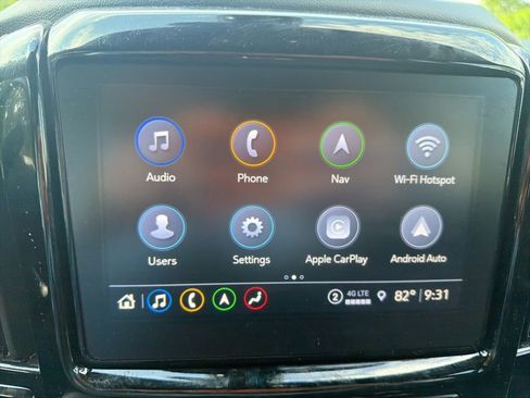 Used 2023 Chevrolet Traverse RS FWD image 11