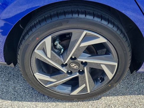 Used 2025 Hyundai Elantra Limited FWD image 5