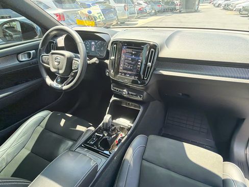 Used 2022 Volvo XC40 T4 R-Design w/ Protection Package Premier FWD image 21