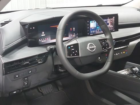 Used 2025 Nissan Murano SV AWD/4WD image 16