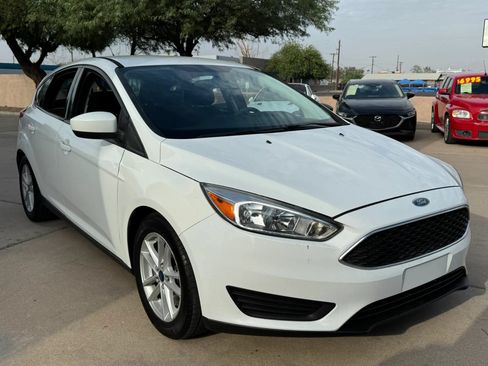 Used 2018 Ford Focus SE FWD image 4