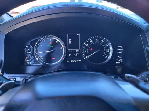 Used 2019 Lexus LX 570 4WD w/ Luxury Package image 10