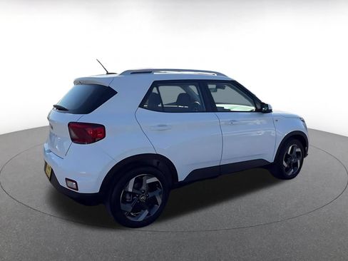 Used 2026 Hyundai Venue SEL FWD image 14