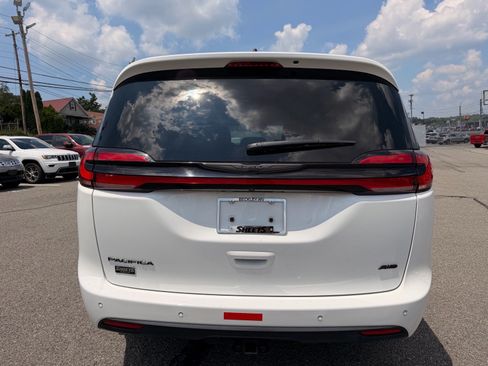 Used 2023 Chrysler Pacifica Touring-L w/ Road Tripper Package AWD/4WD image 5