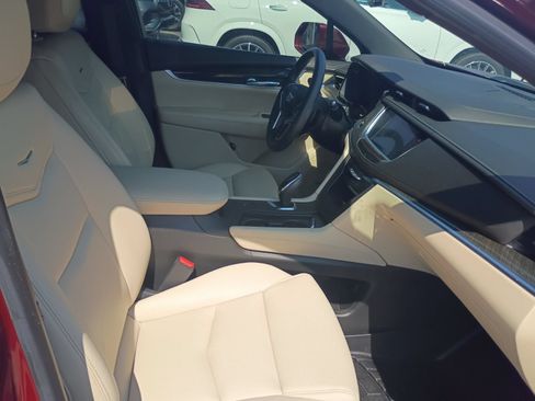 Used 2018 Cadillac XT5 FWD image 9