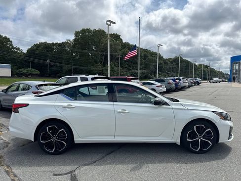 Used 2023 Nissan Altima 2.5 SR w/ SR Premium Package AWD/4WD image 4