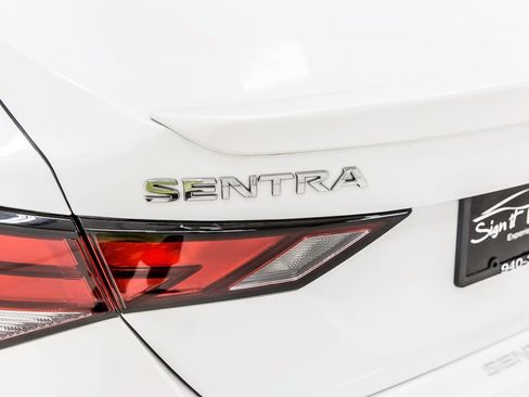 Used 2021 Nissan Sentra SR w/ SR Premium Package FWD image 5
