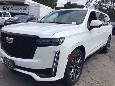 Used 2021 Cadillac Escalade ESV Sport w/ Driver Assist Tech Package AWD/4WD image 2