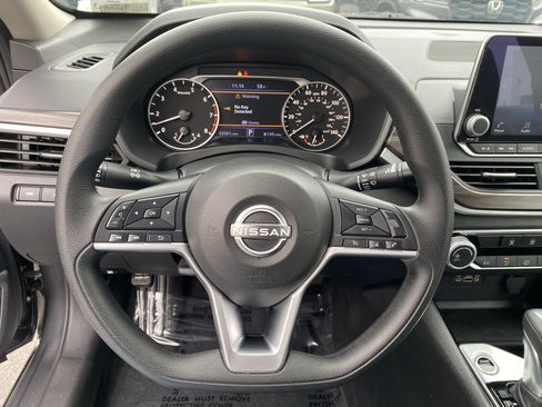 Used 2024 Nissan Altima 2.5 SV image 25