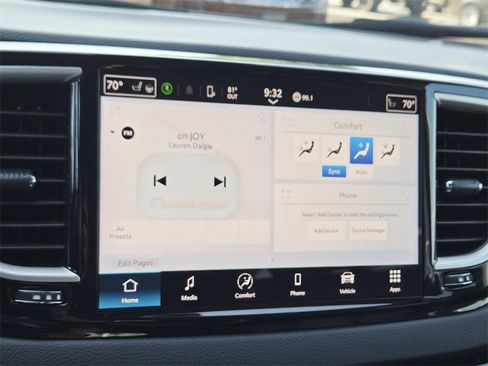 Used 2024 Chrysler Pacifica Touring-L image 27