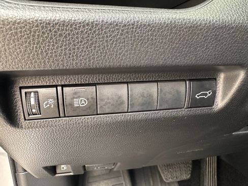 Used 2022 Toyota RAV4 XLE Premium image 13