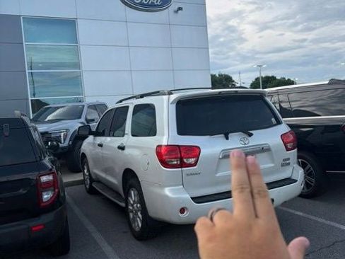 Used 2008 Toyota Sequoia Platinum RWD image 10