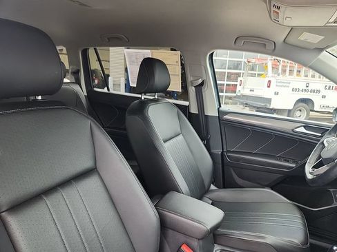 Used 2024 Volkswagen Tiguan SE AWD/4WD image 31