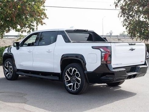 New 2024 Chevrolet Silverado EV RST image 32