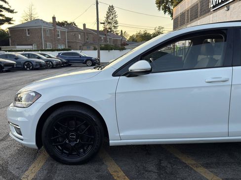 Used 2019 Volkswagen Golf SE FWD image 2